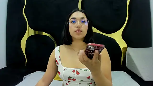 IsabellRodriguez18 online show from November 11, 3:17 am