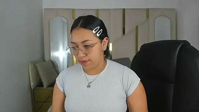 IsabellRodriguez18 online show from November 28, 2:36 am