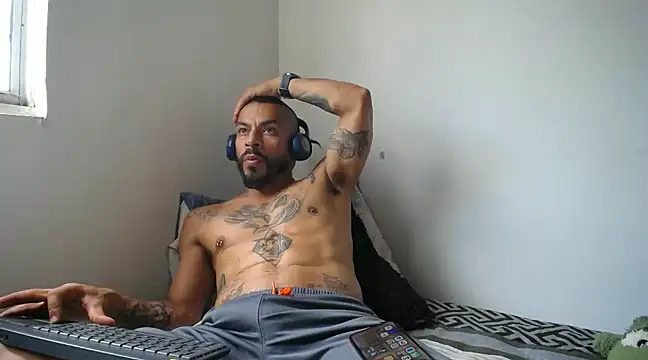 Snapshot of callme_douglas chatting on January 29, 6:39 pm callme douglas online show from January 29, 6:39 pm