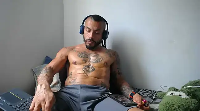 Snapshot of callme_douglas chatting on January 29, 10:11 pm callme douglas online show from January 29, 10:11 pm