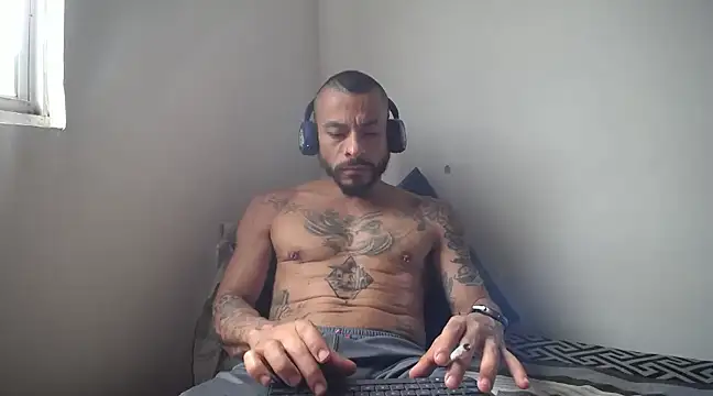 Snapshot of callme_douglas chatting on January 30, 12:59 pm callme douglas online show from January 30, 12:59 pm