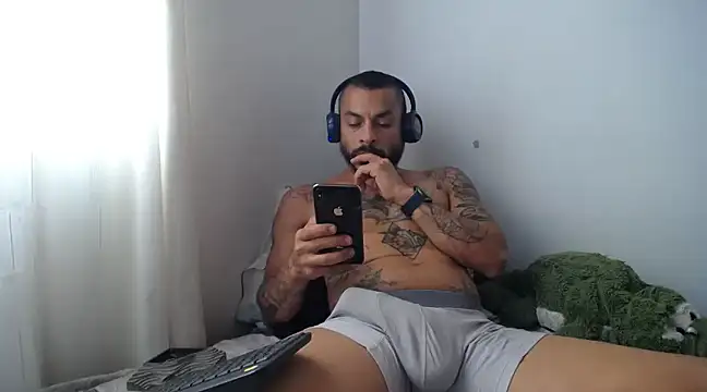 Snapshot of callme_douglas chatting on February 4, 3:57 pm callme douglas online show from February 4, 3:57 pm