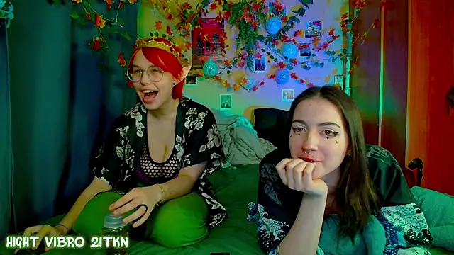 TrickyKitsune online show from November 13, 3:33 pm