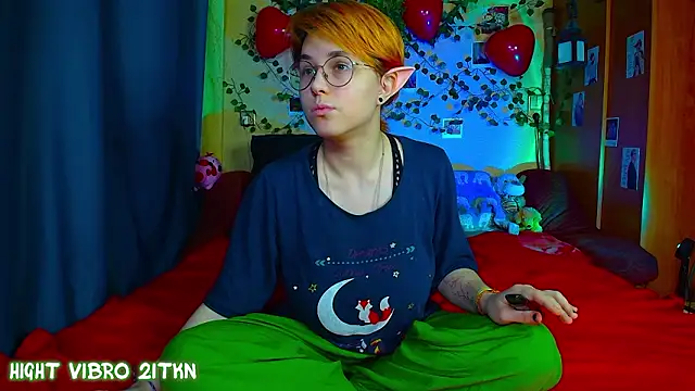 Snapshot of TrickyKitsune chatting on March 2, 3:19 pm TrickyKitsune online show from March 2, 3:19 pm