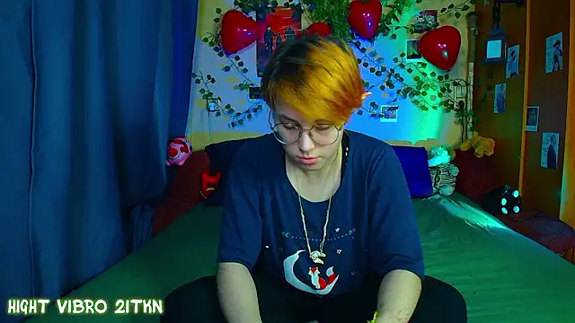 Snapshot of TrickyKitsune chatting on March 5, 3:19 pm TrickyKitsune online show from March 5, 3:19 pm