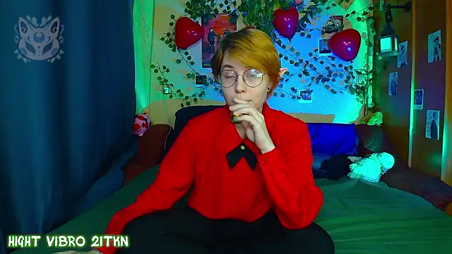 Snapshot of TrickyKitsune chatting on March 14, 6:46 pm TrickyKitsune online show from March 14, 6:46 pm