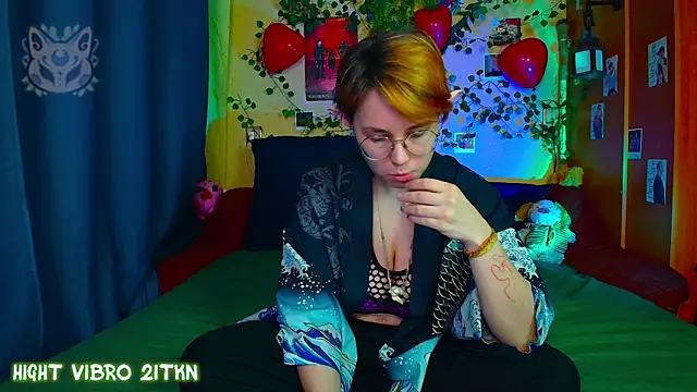 Snapshot of TrickyKitsune chatting on March 16, 3:38 pm TrickyKitsune online show from March 16, 3:38 pm