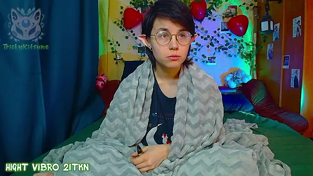 Snapshot of TrickyKitsune chatting on March 22, 9:34 am TrickyKitsune online show from March 22, 9:34 am