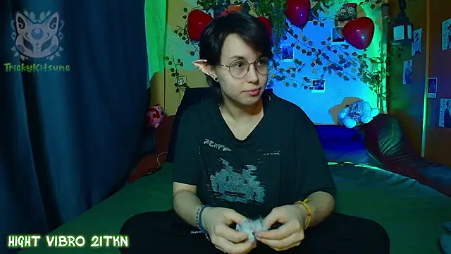 Snapshot of TrickyKitsune chatting on March 23, 3:38 pm TrickyKitsune online show from March 23, 3:38 pm