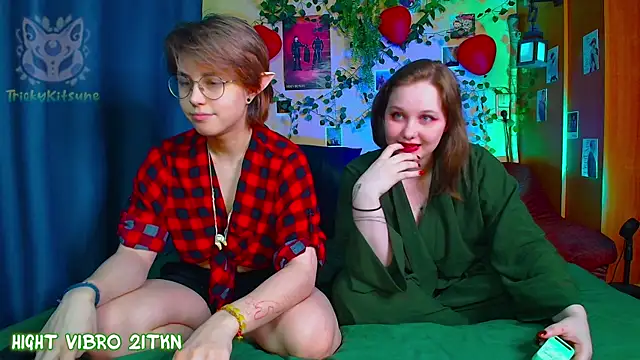 Snapshot of TrickyKitsune chatting on April 16, 3:46 pm TrickyKitsune online show from April 16, 3:46 pm