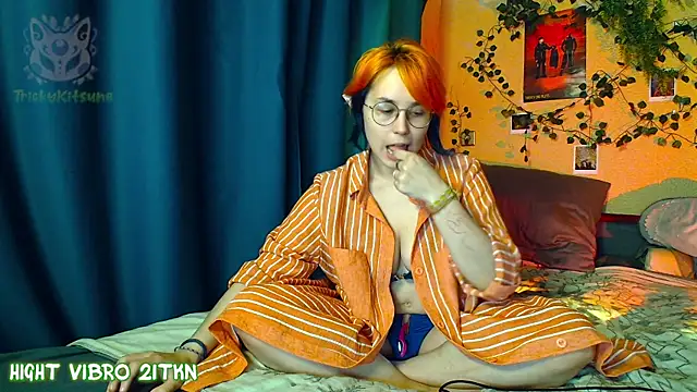 TrickyKitsune online show from July 13, 5:49 pm