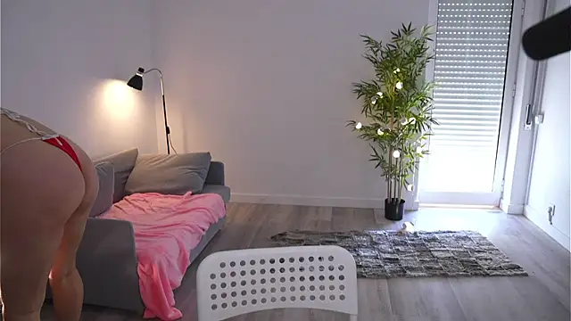 Magnetic Amy online show from April 18, 11:25 am