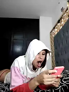 Mia WAll online show from January 3, 11:25 am