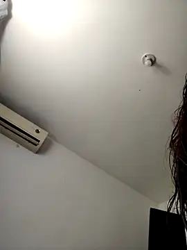 Mia WAll online show from January 22, 1:21 pm