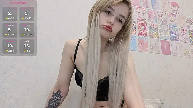 Snapshot of emodreamgirl chatting on June 12, 12:59 pm emodreamgirl online show from June 12, 12:59 pm