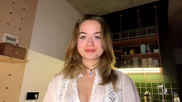 Snapshot of RoxyStar17 chatting on January 16, 8:25 pm RoxyStar17 online show from January 16, 8:25 pm