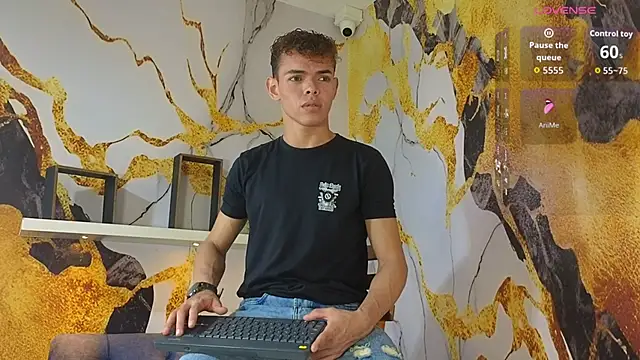 Snapshot of Nijinsky_LatinBoy chatting on January 19, 2:37 am Nijinsky LatinBoy online show from January 19, 2:37 am