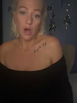 AlessasRoom online show from September 25, 8:40 am