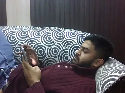 indihotguy online show from February 12, 9:37 am