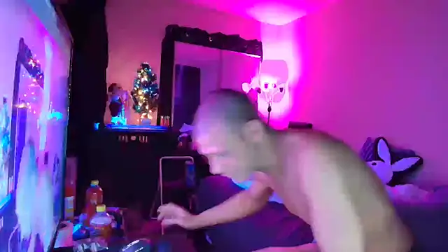 Snapshot of hotemberly_jake chatting on December 25, 9:56 am hotemberly jake online show from December 25, 9:56 am