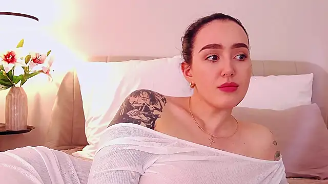 KimKhallifa online show from May 17, 5:27 am