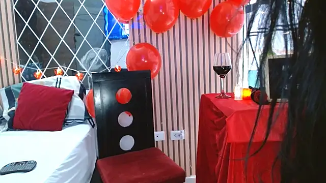 Snapshot of emmariders2 chatting on February 14, 3:47 pm emmariders2 online show from February 14, 3:47 pm