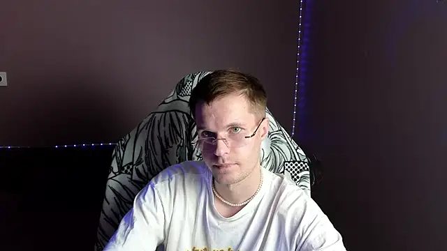 Leonnextdoor online show from January 2, 12:57 pm