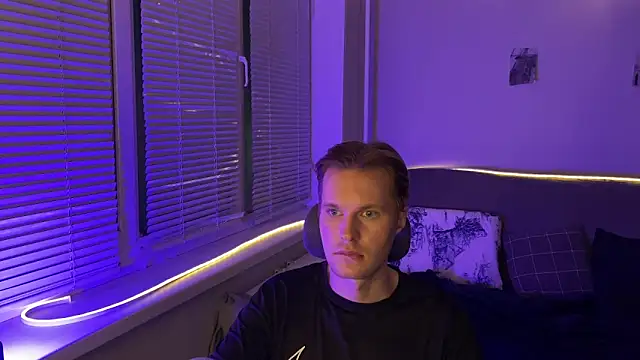 Snapshot of Leonnextdoor chatting on January 17, 7:28 pm Leonnextdoor online show from January 17, 7:28 pm