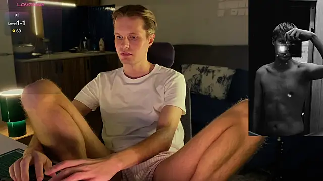 Snapshot of Leonnextdoor chatting on February 6, 7:28 pm Leonnextdoor online show from February 6, 7:28 pm