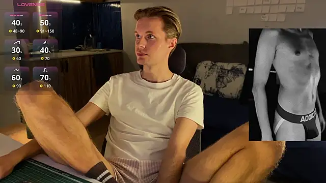 Snapshot of Leonnextdoor chatting on February 8, 6:11 pm Leonnextdoor online show from February 8, 6:11 pm