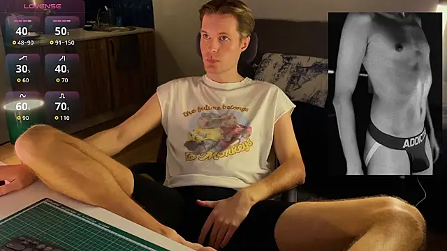 Snapshot of Leonnextdoor chatting on February 11, 1:27 pm Leonnextdoor online show from February 11, 1:27 pm