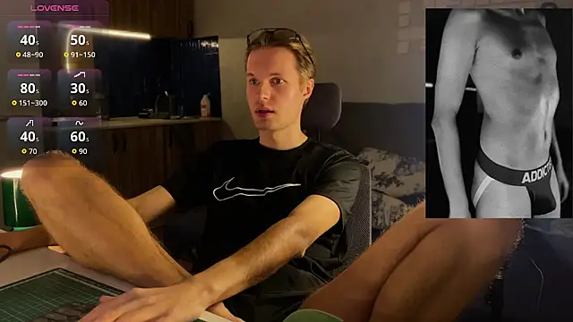 Snapshot of Leonnextdoor chatting on February 12, 6:25 pm Leonnextdoor online show from February 12, 6:25 pm