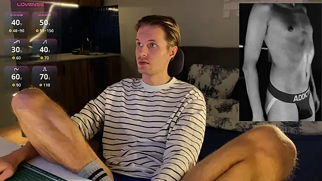 Snapshot of Leonnextdoor chatting on February 21, 7:26 pm Leonnextdoor online show from February 21, 7:26 pm