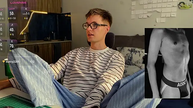 Snapshot of Leonnextdoor chatting on February 25, 10:03 am Leonnextdoor online show from February 25, 10:03 am