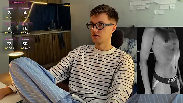 Snapshot of Leonnextdoor chatting on February 26, 4:00 am Leonnextdoor online show from February 26, 4:00 am