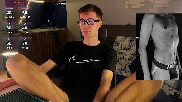 Snapshot of Leonnextdoor chatting on February 27, 5:13 pm Leonnextdoor online show from February 27, 5:13 pm