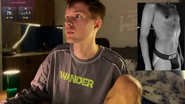 Snapshot of Leonnextdoor chatting on March 12, 9:32 pm Leonnextdoor online show from March 12, 9:32 pm