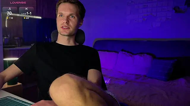 Leonnextdoor online show from May 5, 7:22 pm