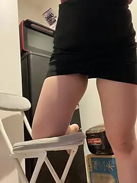 Snapshot of mina_0207 chatting on April 3, 7:39 am mina 0207 online show from April 3, 7:39 am