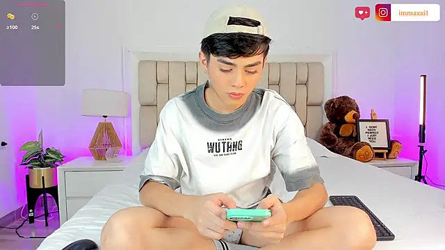 Maxi little online show from November 22, 8:52 pm