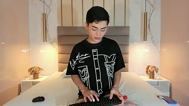 Snapshot of Maxi_little chatting on July 14, 8:25 pm Maxi little online show from July 14, 8:25 pm