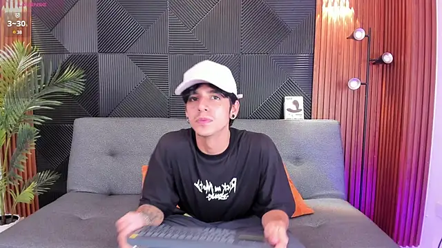 Snapshot of saul_novak chatting on January 7, 7:06 pm saul novak online show from January 7, 7:06 pm