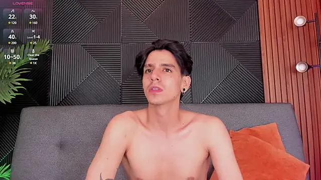 Snapshot of saul_novak chatting on January 17, 11:07 pm saul novak online show from January 17, 11:07 pm