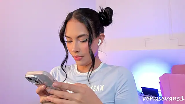 VenusEvans1 online show from December 5, 2:58 pm