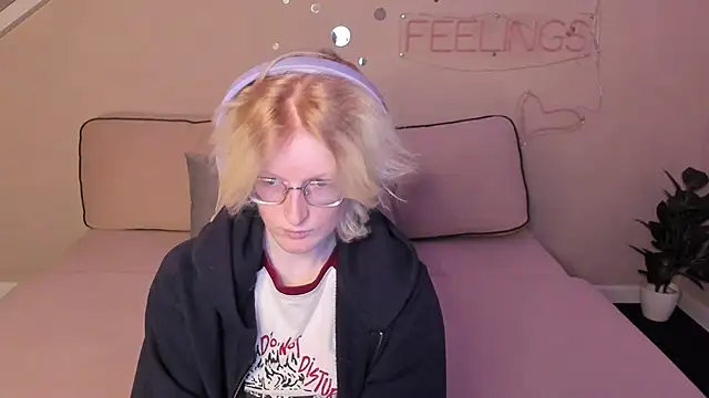 Snapshot of ElizabethHarpper chatting on September 10, 1:05 am ElizabethHarpper online show from September 10, 1:05 am