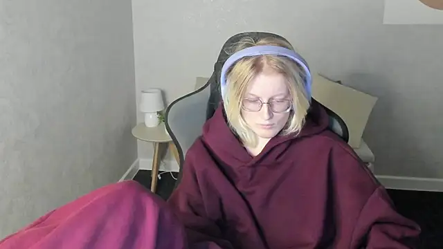 ElizabethHarpper online show from December 2, 1:00 am