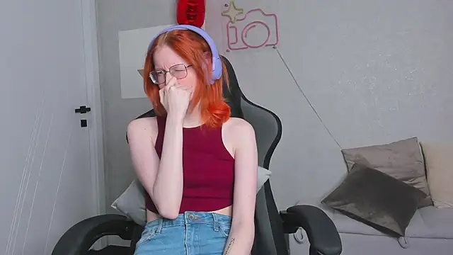 ElizabethHarpper online show from February 18, 9:27 am