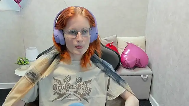 ElizabethHarpper online show from February 20, 9:21 am