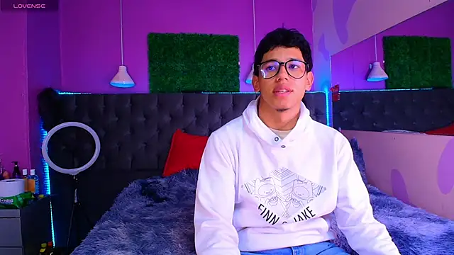 RyanPricee online show from April 9, 1:38 am