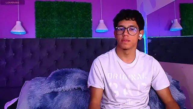 RyanPricee online show from April 14, 1:55 am